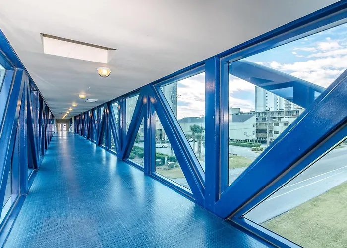 Crystal Tower By Liquid Life Hotel *